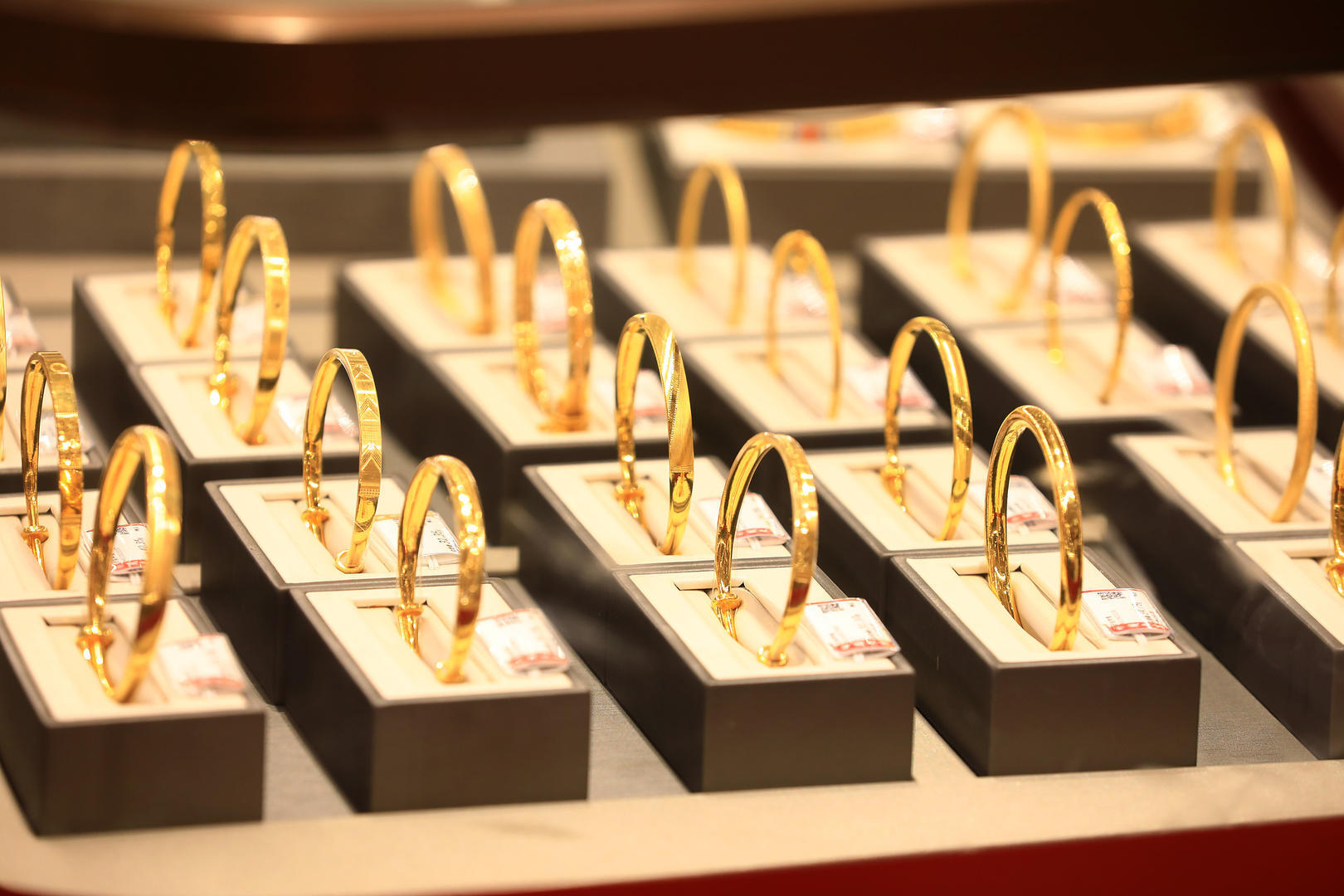 周大福六个月关店606家,金价年内涨超50%,金饰品牌却陷“闭店潮” 第1张 周大福六个月关店606家,金价年内涨超50%,金饰品牌却陷“闭店潮” 第1张