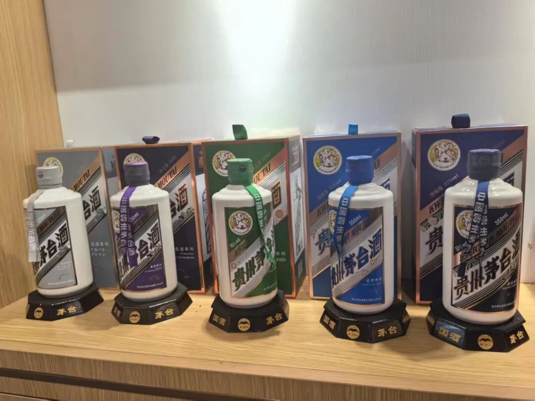 最新1520元,飞天茅台批价两年跌了43%,经销商躺赢神话破灭,当潮水退去谁在裸泳? 第6张 最新1520元,飞天茅台批价两年跌了43%,经销商躺赢神话破灭,当潮水退去谁在裸泳? 第6张