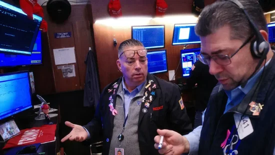 12月18日收盘:美股收跌科技股领跌 纳指下跌逾400点 第1张 12月18日收盘:美股收跌科技股领跌 纳指下跌逾400点 第1张