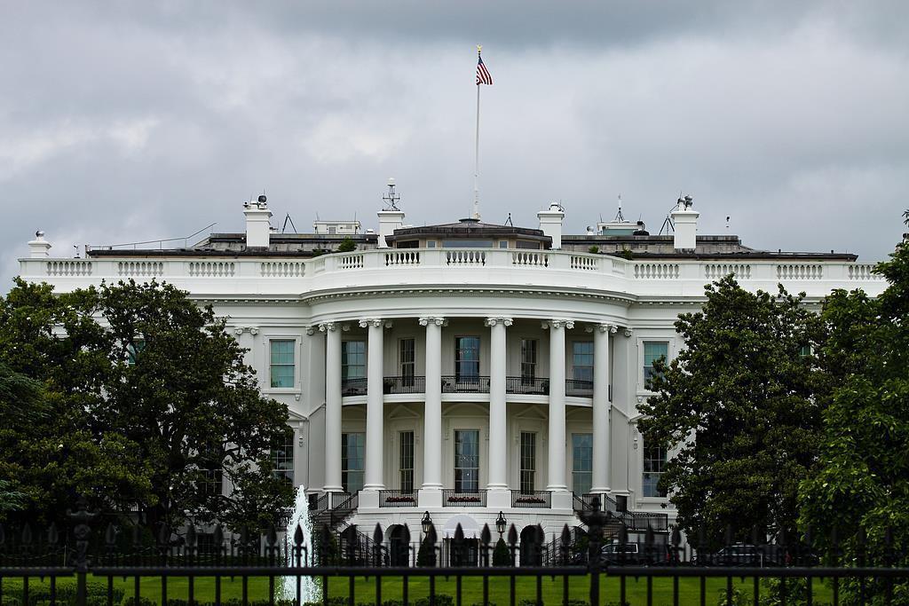 特朗普签署行政命令 重申2028年登月目标 第1张 特朗普签署行政命令 重申2028年登月目标 第1张