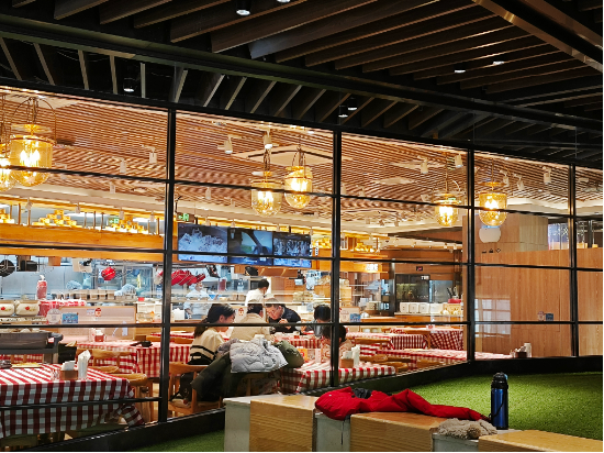 “我们也没办法” 实探即将关闭的西贝门店：上座率三四成，店员们很遗憾 | BUG  第1张