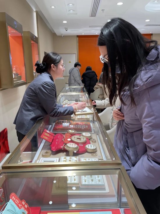 持续上涨！现货黄金站上4800美元  第1张