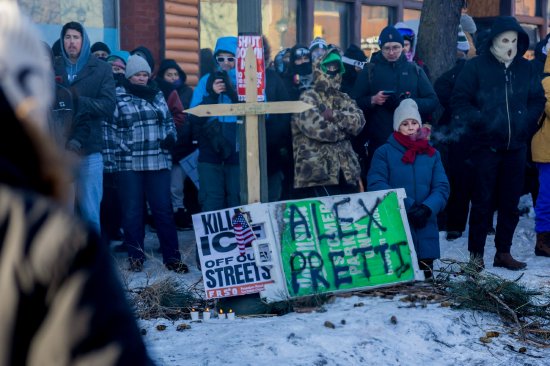 明尼阿波利斯再现联邦执法人员开枪事件后 美国共和党内出现裂痕  第1张