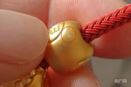 消费者称周生生足金挂坠被检测出含铁银钯,公司回应,监管部门介入 第1张 消费者称周生生足金挂坠被检测出含铁银钯,公司回应,监管部门介入 第1张