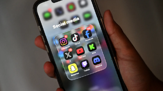 西班牙成为欧洲首个禁止16岁以下青少年使用社交媒体的国家  第1张