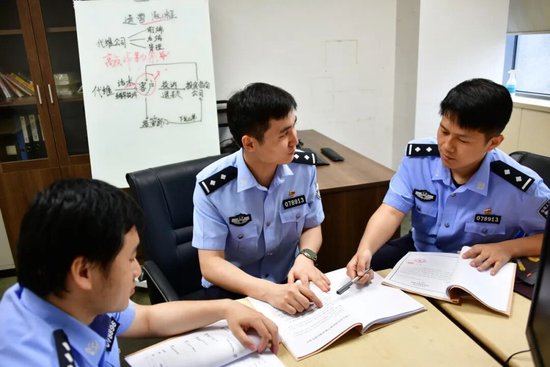 上海警方侦破一起敲诈勒索案  第3张