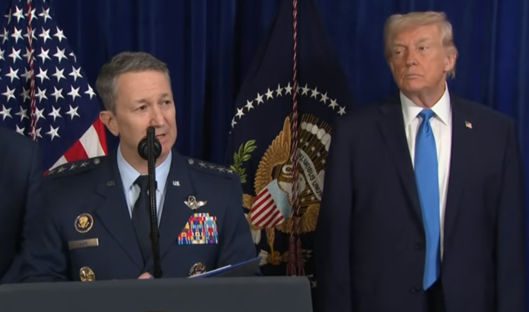 道指重挫800点,IBM跌超13%,白银期货涨超7%,加密货币超16万人爆仓 第5张 道指重挫800点,IBM跌超13%,白银期货涨超7%,加密货币超16万人爆仓 第5张