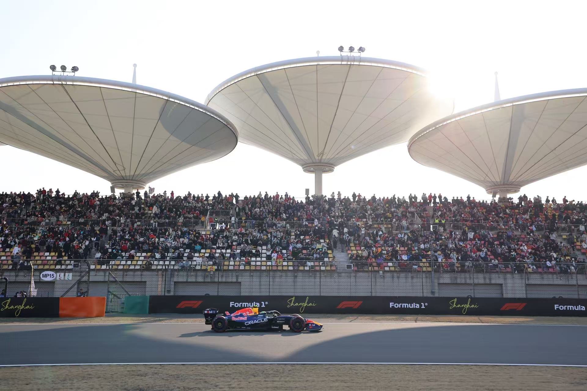 现场直击|3天23万人次观众涌入上赛场,F1引爆上海文商旅体展消费 第3张 现场直击|3天23万人次观众涌入上赛场,F1引爆上海文商旅体展消费 第3张