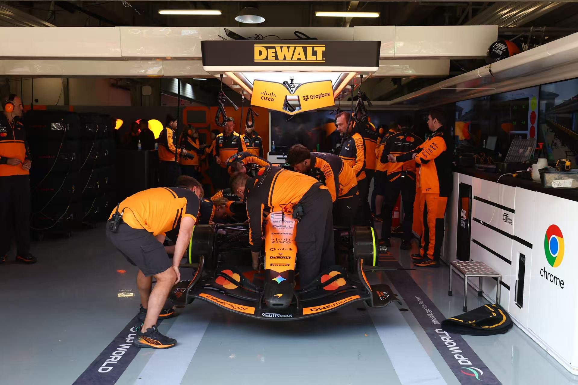 现场直击|3天23万人次观众涌入上赛场,F1引爆上海文商旅体展消费 第5张 现场直击|3天23万人次观众涌入上赛场,F1引爆上海文商旅体展消费 第5张