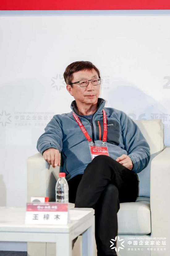 华泰保险王梓木回忆滑雪受伤经历：想做第一，就有可能受伤  第1张