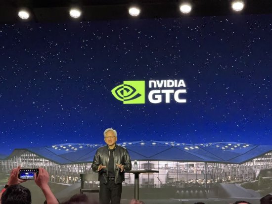 黄仁勋访谈:营收远超万亿美元,中国市场在重启,中国车企很强 第1张 黄仁勋访谈:营收远超万亿美元,中国市场在重启,中国车企很强 第1张