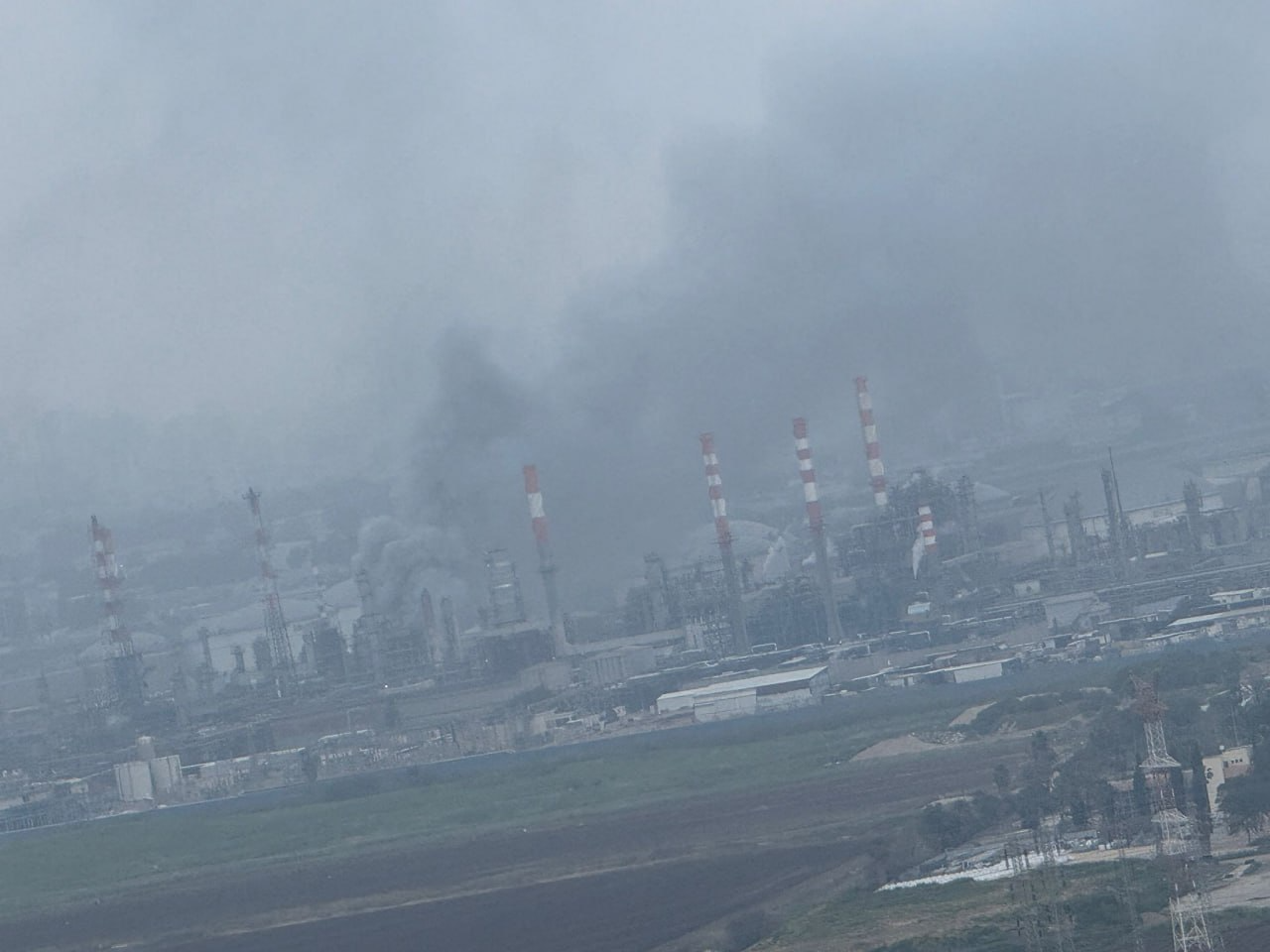 伊朗称“真实承诺-4”第65轮行动打击以色列炼油厂和美军基地  第1张