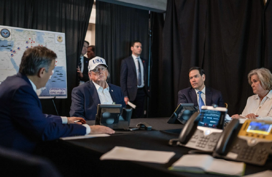 美军官每天为特朗普制作视频简报 汇报伊朗战争进展 第1张 美军官每天为特朗普制作视频简报 汇报伊朗战争进展 第1张