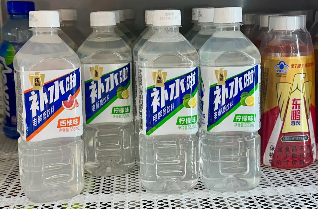 押宝张雪机车“赢麻了”?东鹏饮料港股市值已缩水超400亿 第5张 押宝张雪机车“赢麻了”?东鹏饮料港股市值已缩水超400亿 第5张